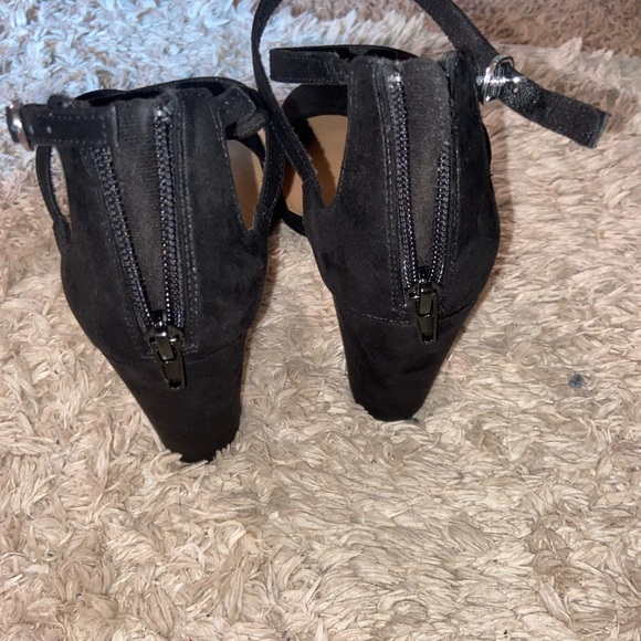 BRAND NEW CHRISTIAN SIRIANO HEELS - Picture 3 of 5